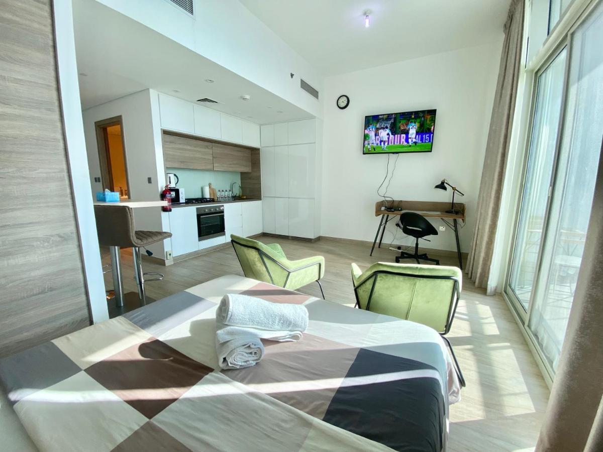 Beautiful In Marina Apartment